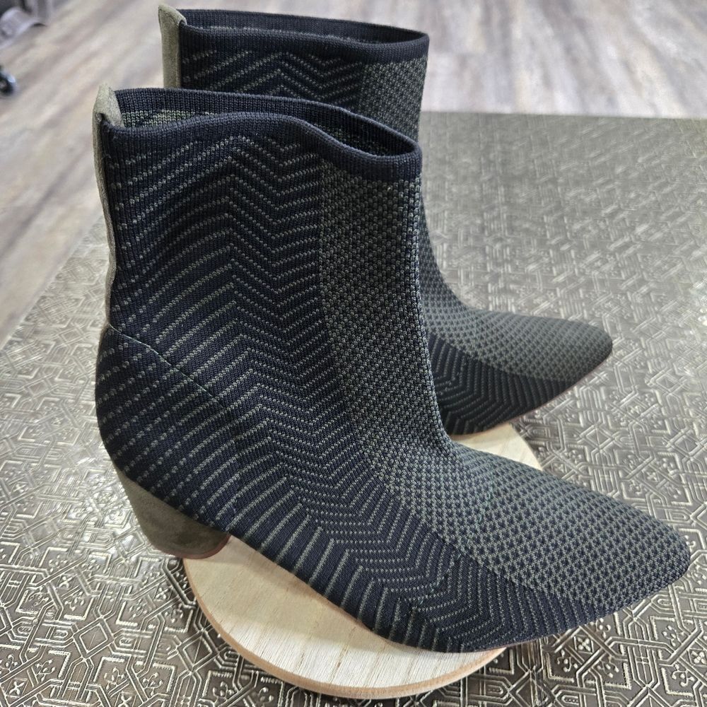 🐢 CHASE + CHLOE Randy Sock ankle booty.  Size 7.5 Like New!